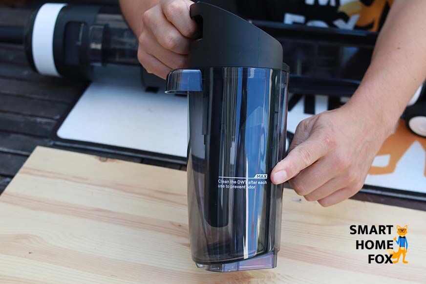 Tineco Floor One S3 Schmutzwassertank herausnehmen